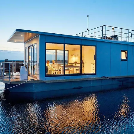Holiday home Hausboot Well - Husbad Well *