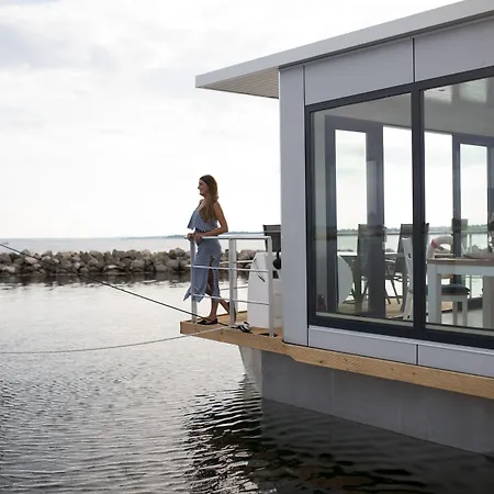 Hausboot Well - Husbad Well * Egernsund